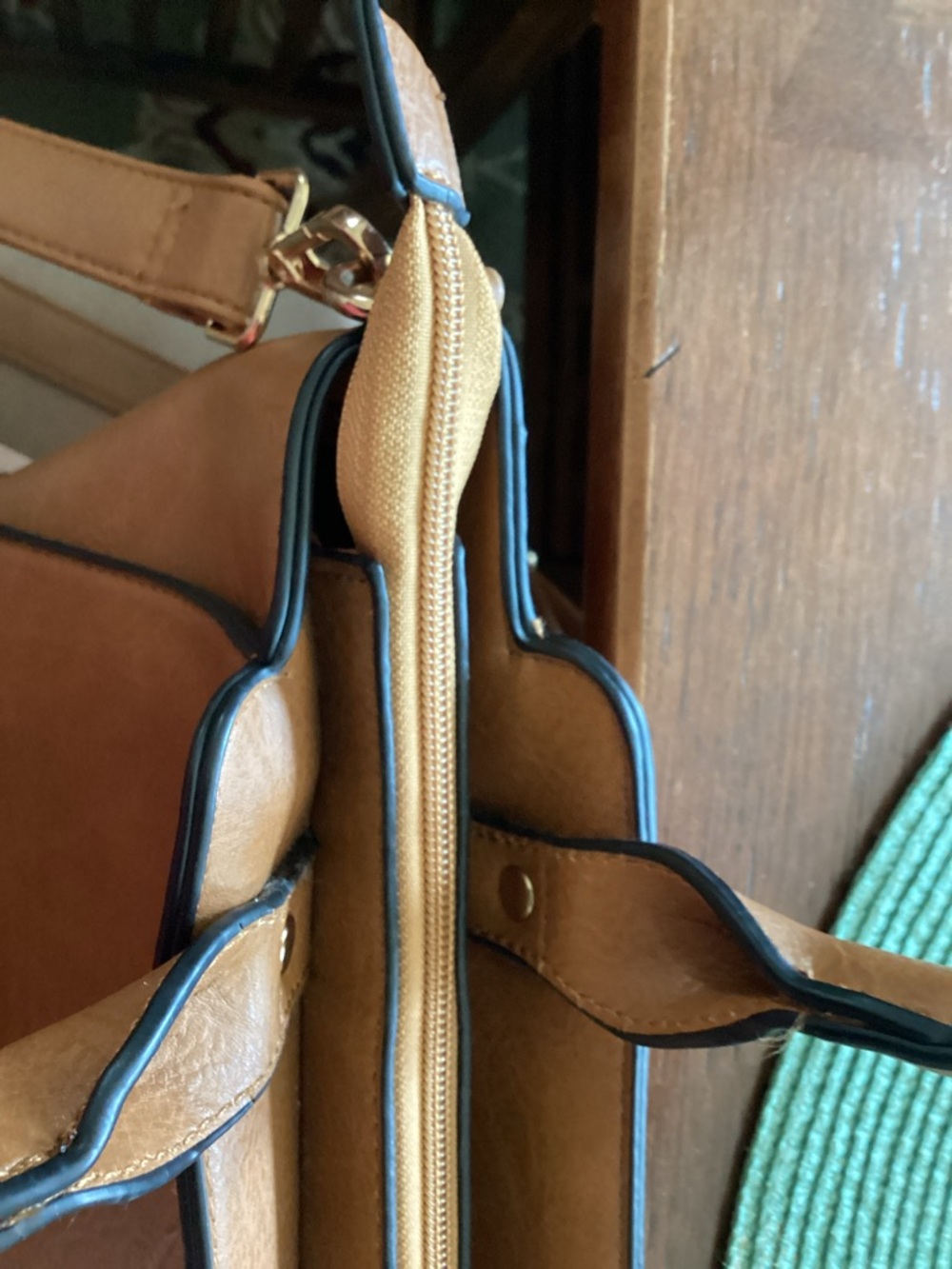 Chic brown Leather crossbody purse with Strap - Picture 6 of 6